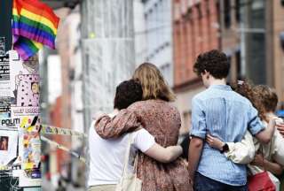 Noruega conmemora a las v&iacute;ctimas del ataque a tiros contra el pub LGBTI