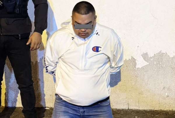 Guayaquil: funcionario de la ATM capturado con armas y material adulterado