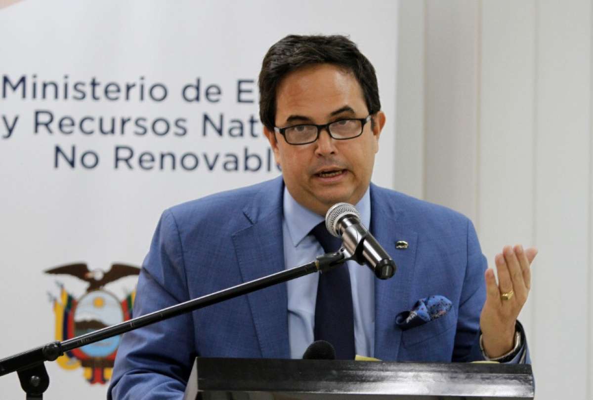 Destituyen a Xavier Vera del Ministerio de Energía