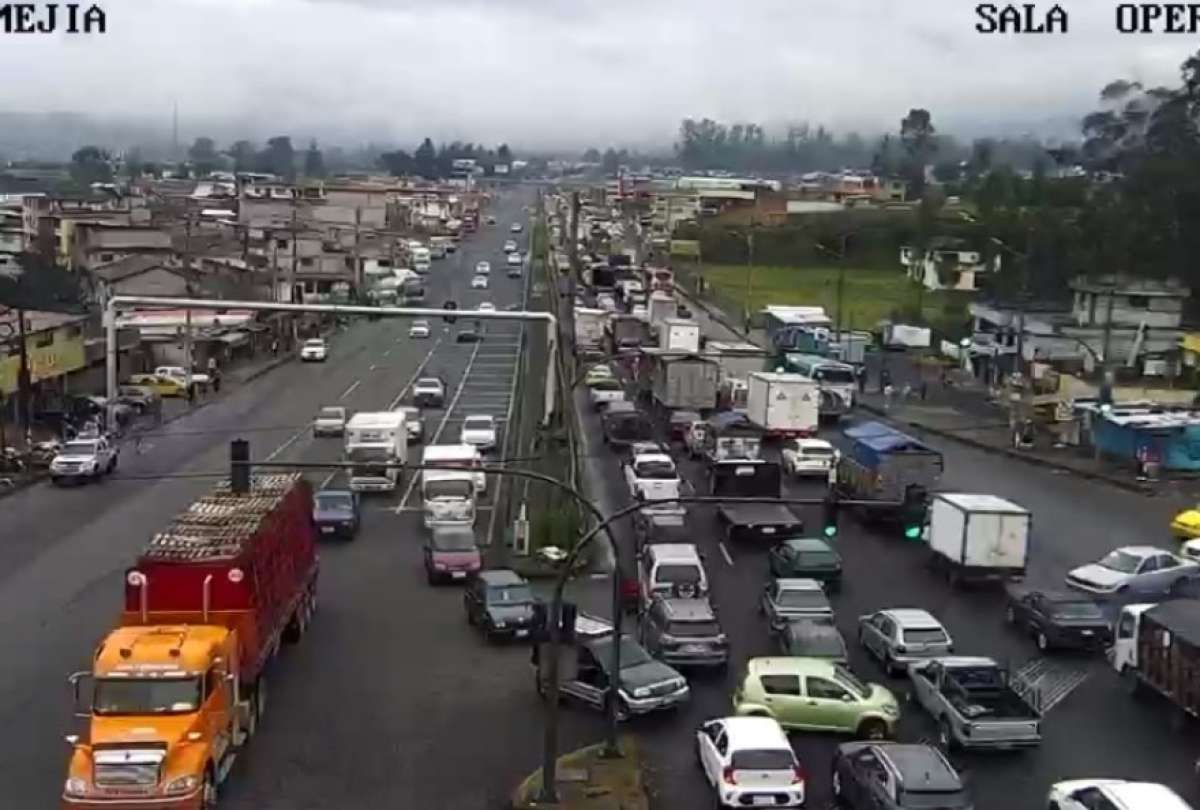 Congesti&oacute;n vehicular en la Panamericana lleg&oacute; hasta el sur de Quito