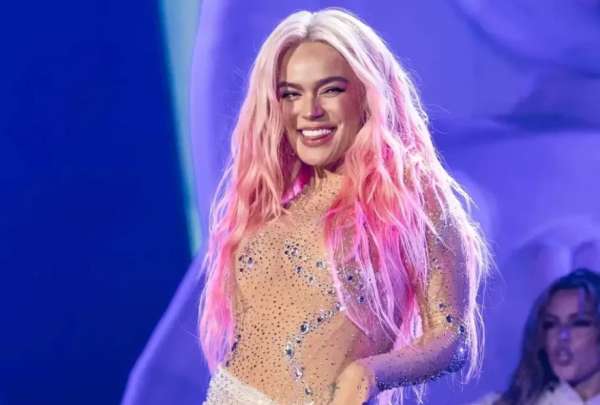 La fan&aacute;tica utiliz&oacute; sus redes sociales para acusar p&uacute;blicamente a Karol G y a la vez promocionar su emprendimiento. 