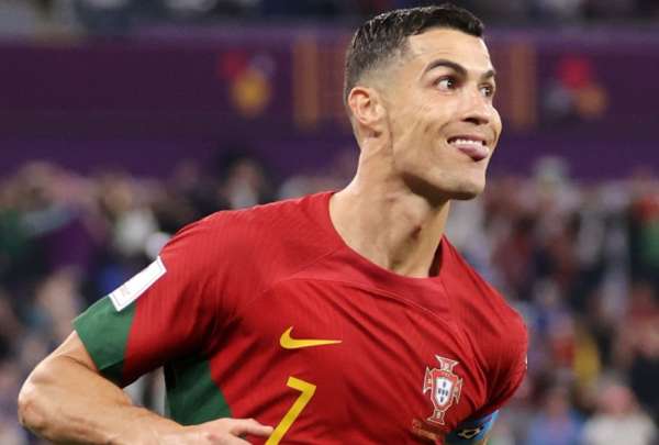 Cristiano rompe r&eacute;cord tras anotar un penal por una jugada dudosa