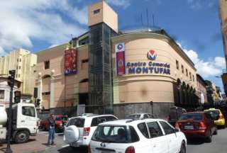 Autoridades realizan operativos preventivos en el centro comercial Mont&uacute;far