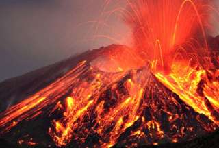 Erupci&oacute;n de lava contin&uacute;a en m&uacute;ltiples puntos del volc&aacute;n de Haw&aacute;i