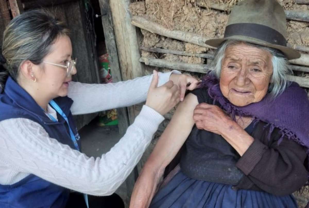 Conozca si puede o no vacunarse contra la influenza y la covid-19  de forma simultánea