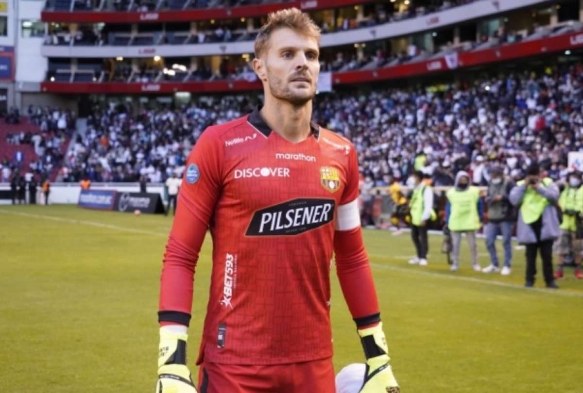Javier Burrai de despidió de Barcelona SC después de cinco años.