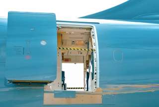 Terror en las alturas: Un hombre abri&oacute; la puerta del avi&oacute;n en pleno vuelo