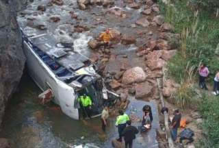 Bus accidentado en la v&iacute;a Cuenca-Loja transportaba delegaci&oacute;n deportiva