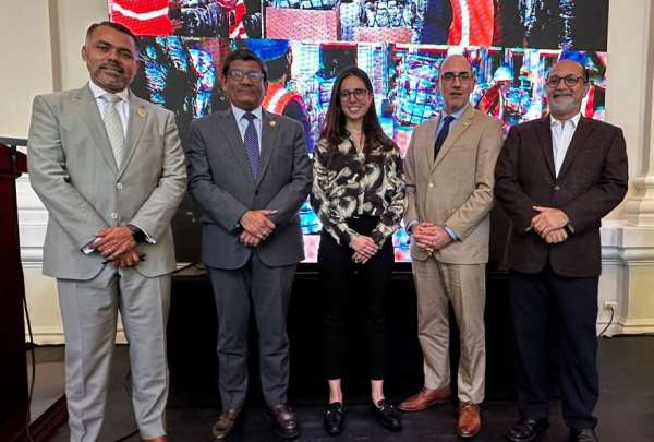 Las Aduanas del Ecuador impulsan el control fronterizo con Palantir: balance de 100 d&iacute;as con innovaci&oacute;n tecnol&oacute;gica