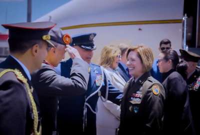 La generala Laura Richardson (der.) arrib&oacute; al pa&iacute;s este lunes 12 de septiemnbre.