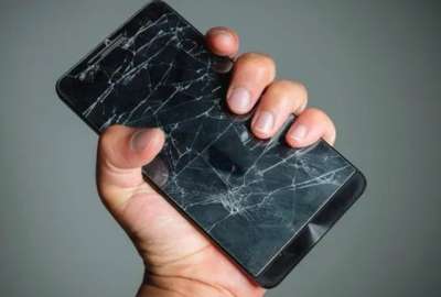 No utilice el celular si tiene el protector o la pantalla rota