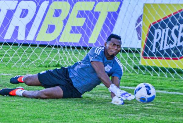 Pedro Ortiz sali&oacute; molesto por el funcionamiento de Emelec