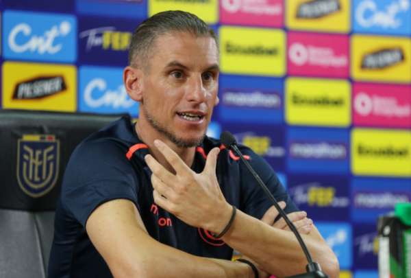 El director t&eacute;cnico tambi&eacute;n tuvo un "cruce verbal" con un periodista, por los jugadores que no convoc&oacute;.