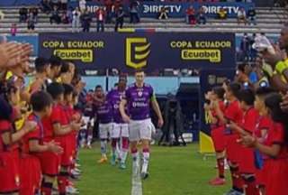 El plantel de El Nacional realiz&oacute; un pasillo de honor para el campe&oacute;n de la Copa Sudamericana