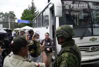 El grupo de personas privadas de libertad fue entregado en el puente de Rumichaca.