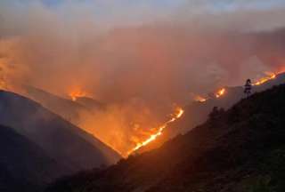 Ocho helic&oacute;pteros para mitigar incendios en Loja y Azuay