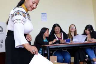 Seg&uacute;n encuestadora presidente Noboa lidera intenci&oacute;n de voto