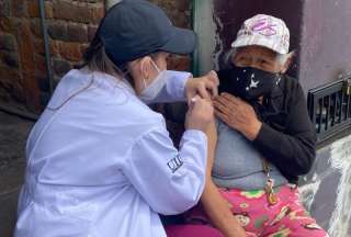 Brigadas de vacunaci&oacute;n contra el covid e influenza recorrieron Quito