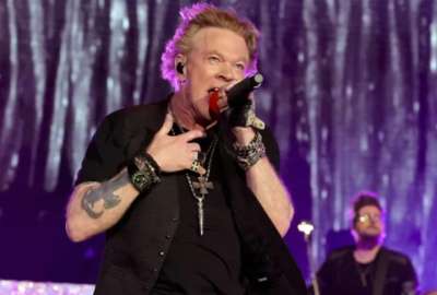 El vocalista de Guns N&rsquo; Roses se cay&oacute; en pleno concierto