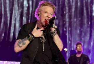 El vocalista de Guns N&rsquo; Roses se cay&oacute; en pleno concierto