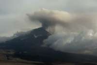 La nube tiene contenido moderado de ceniza y podr&iacute;a generar ca&iacute;da de ceniza en el cant&oacute;n Latacunga.