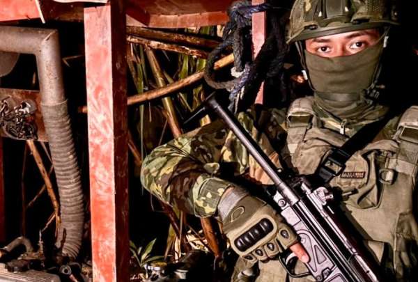 Militares destruyeron maquinaria utilizada para miner&iacute;a ilegal en el r&iacute;o Bomboiza.