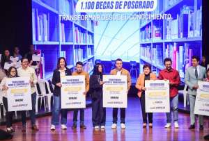 Noboa anuncia 1.100 becas de posgrado para jóvenes ecuatorianos