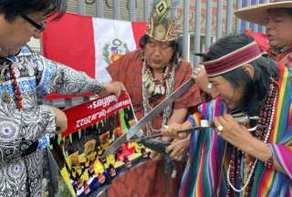 Hinchas peruanos realizan brujer&iacute;a en contra de Ecuador