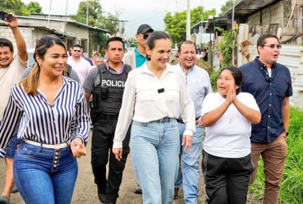 La ministra In&eacute;s Manzano constat&oacute; la ejecuci&oacute;n de las obras en el sureste de Guayaquil. 
