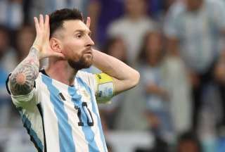 Juan Rom&aacute;n Riquelme revel&oacute; los mensajes que envi&oacute; a Messi en el Mundial