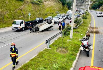 Quito: Carriles de la Ruta Viva, cerrados por accidente de tr&aacute;nsito