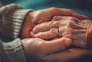 Una pareja que se conoció en 1960 se casó 64 años después de empezar una vida juntos.