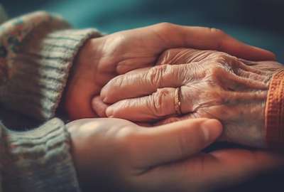 Una pareja que se conoci&oacute; en 1960 se cas&oacute; 64 a&ntilde;os despu&eacute;s de empezar una vida juntos.