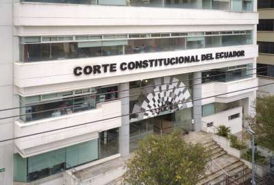 En Am&eacute;rica se controla a jueces constitucionales, en Ecuador se controlan ellos mismos
