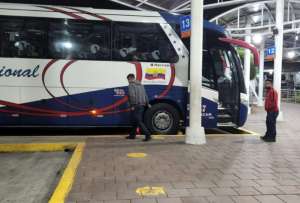 Terminales terrestres de Quitumbe y Carcel&eacute;n suspenden sus operaciones