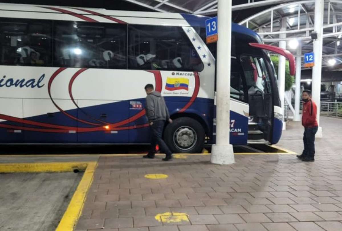 Terminales terrestres de Quitumbe y Carcel&eacute;n suspenden sus operaciones