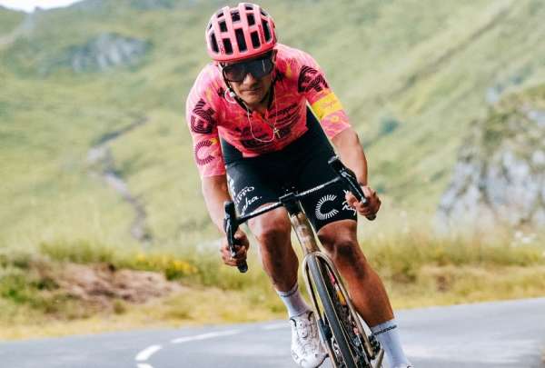 Richard Carapaz sigue en la b&uacute;squeda de su etapa