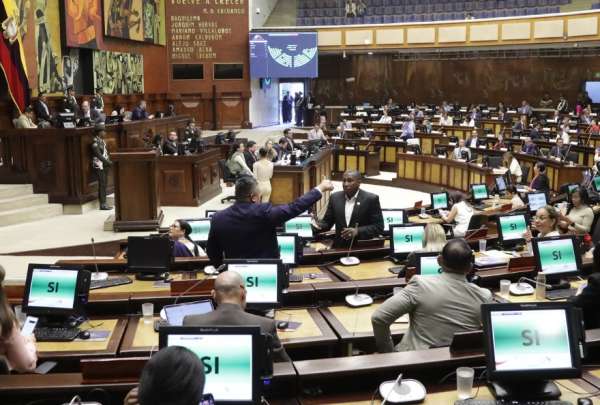La Asamblea Nacional vot&oacute; a favor de enmendar el art&iacute;culo 138 de la Constituci&oacute;n del Ecuador. 