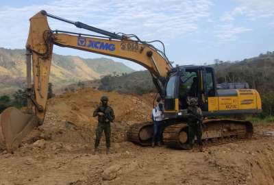Uniformados inhabilitaron retroexcavadoras que eran usadas para miner&iacute;a ilegal.