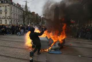 Francia vive fuertes protestas por reforma de pensiones