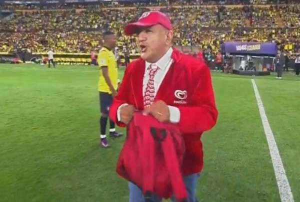 Jos&eacute; Delgado marc&oacute; un hecho anecd&oacute;tico al iniciar el partido Ecuador vs Brasil