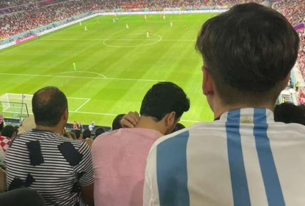 Hinchas argentinos se despidieron de los hinchas alemanes tras la eliminaci&oacute;n del Mundial
