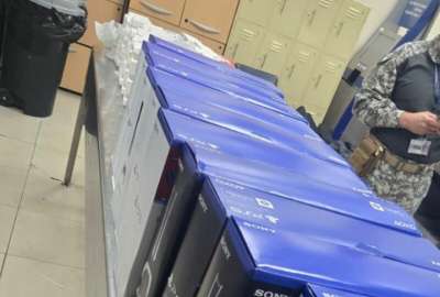 Equipos electr&oacute;nicos de alta gama decomisados por la Aduana en el aeropuerto Jos&eacute; Joaqu&iacute;n de Olmedo.