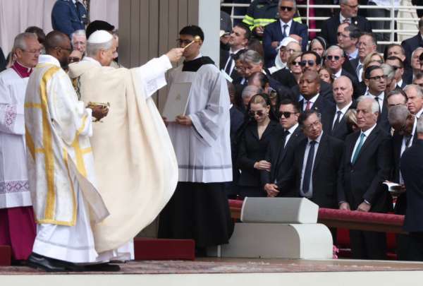 Presidente Daniel Noboa particip&oacute; de la Misa del papa Le&oacute;n XIV