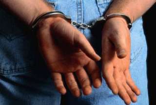 Dictan arresto domiciliario con vigilancia policial para Abdal&aacute; Bucaram