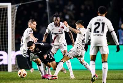 Leverkusen salv&oacute; el invicto