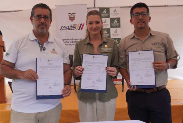 La ministra Sade Fritschi gestion&oacute; la entrega de recursos para la ejecuci&oacute;n de proyectos regulatorios en Gal&aacute;pagos.