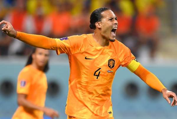 Virgil Van Dijk calific&oacute; a Ecuador como una Selecci&oacute;n "combativa y brillante"