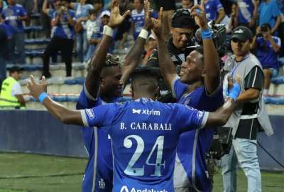 Emelec derrot&oacute; a Danubio en el Capwell