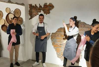 Kriollo, por &Iacute;karo, abri&oacute; sus puertas en mayo y cuenta con 30 empleados. 